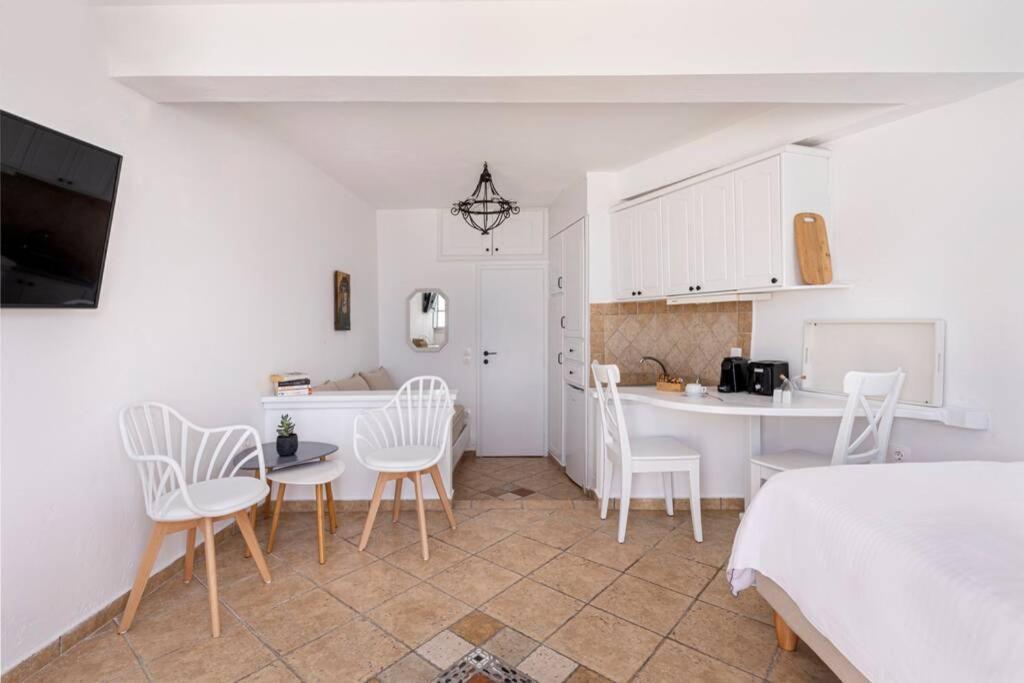 Calderas Hug & Panoramic Sea View - 3 Lux Suites 이메로비글리 외부 사진